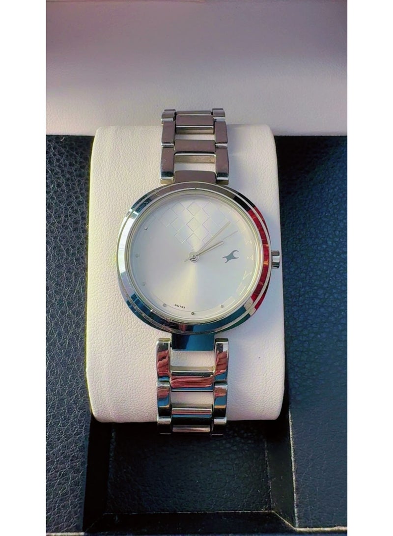 Fastrack Stunners Women's Analog Quartz Watch - Silver Dial with Patterned Pattern, Stainless Steel Bracelet Strap (Model: 6247SAA) – Pre-Owned, Excellent Like New Condition - Image 1