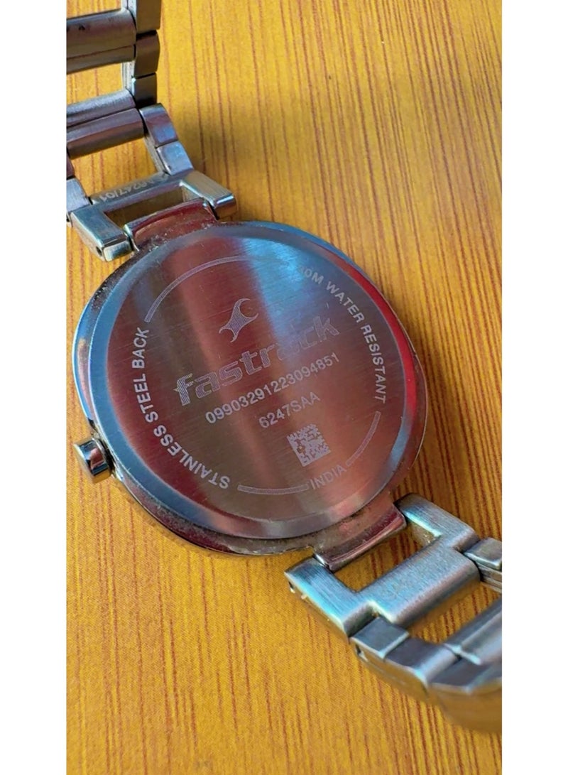 Fastrack Stunners Women's Analog Quartz Watch - Silver Dial with Patterned Pattern, Stainless Steel Bracelet Strap (Model: 6247SAA) – Pre-Owned, Excellent Like New Condition - Image 2