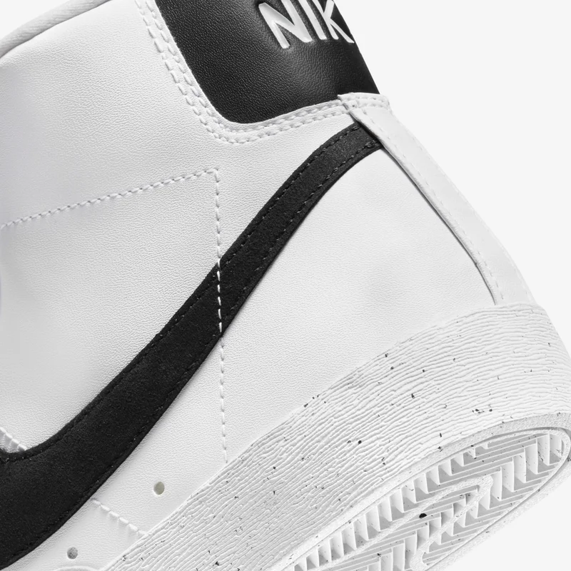Nike Women's Blazer Mid '77 Shoes