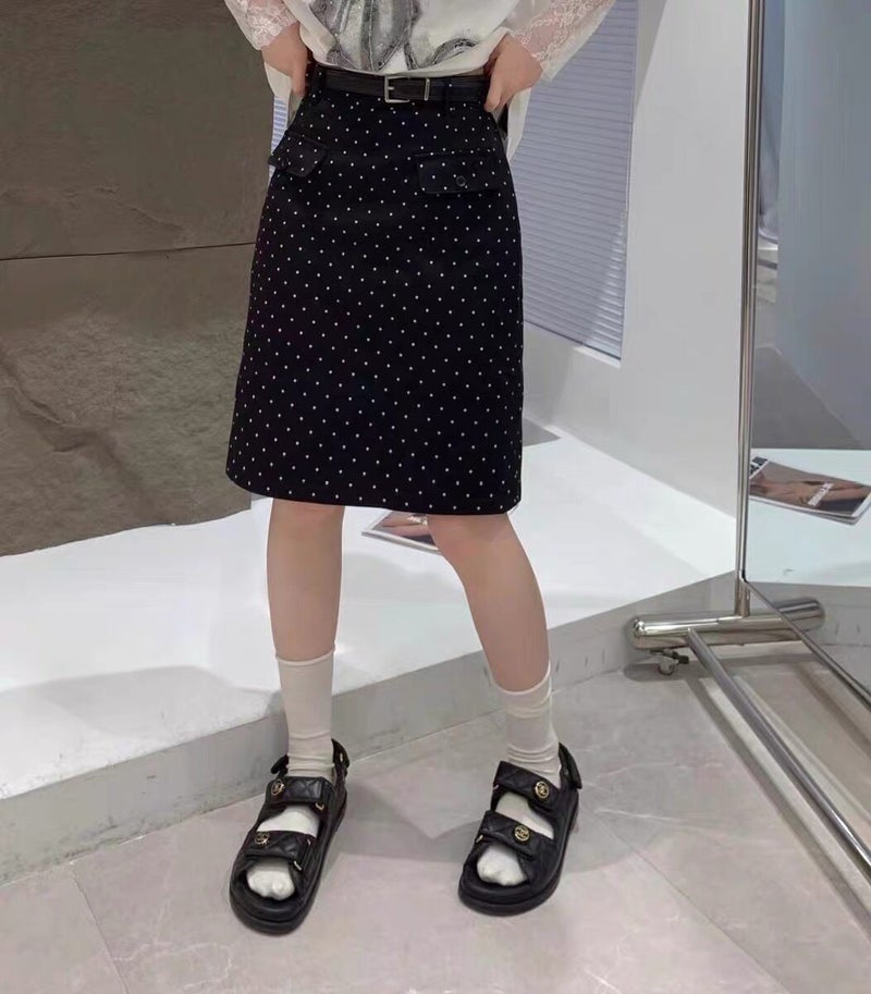 White polka dot skirt, pear-shaped figure, high-waisted mid-length skirt, plus-size A-line skirt, hips covered, mid-skirt, slimming, hip-hugging skirt - Image 1