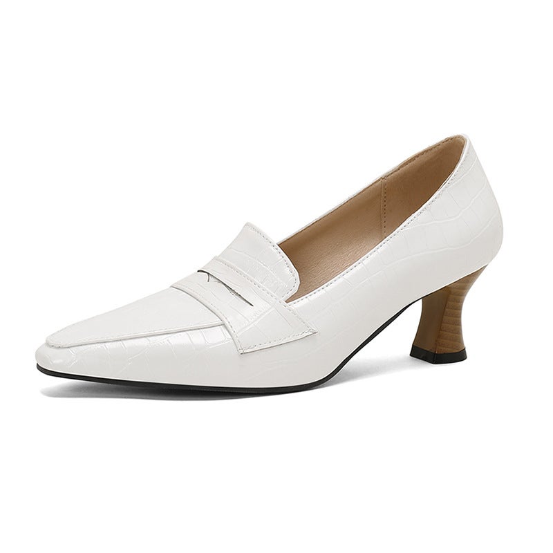 Model 2024 Spring Mid-Heel Shallow Pointed 32-50 Super Plus Size Low-Top Fashion Single Shoes For Women - Image 1
