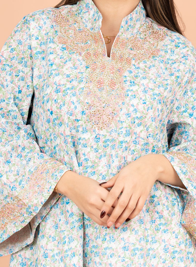 اكسا جلابية ياقة ماندراين مطرزة بنقش مطبوع - Image 2