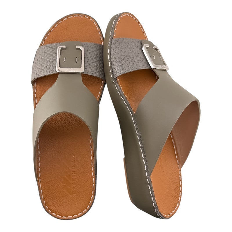 إيت صندل عربي يدوي الصنع للرجال من AET | شبشب رجالي خارجي | شبشب مفتوح من الأمام للاستخدام اليومي | جلد عربي أصلي مع ابزيم| تصميم عربي جديد | نعل داخلي بني| مريح وخفيف الوزن - Image 2