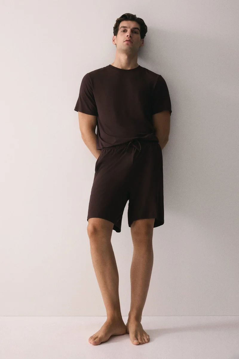 اتش اند ام بيجاما مكونة من تي-شيرت جيرسيه وشورت