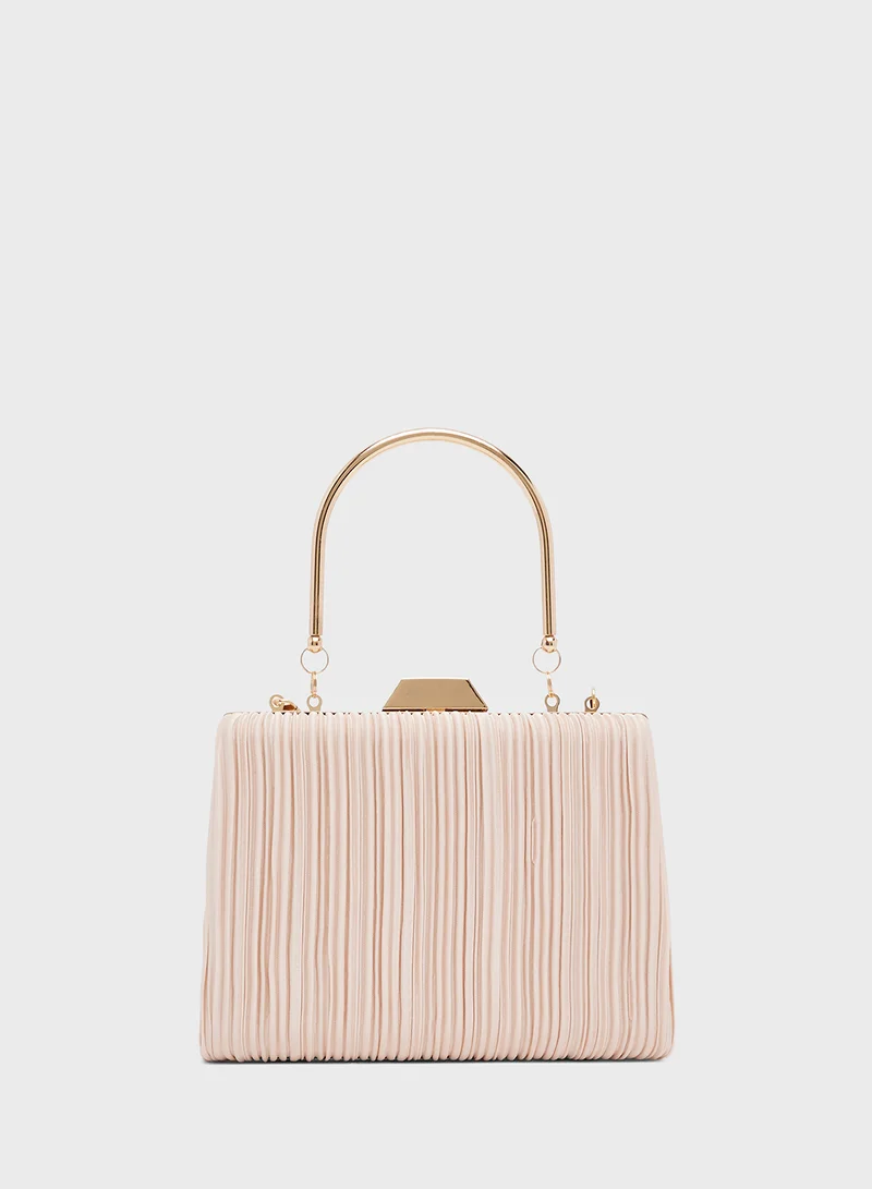 خزانة clutches