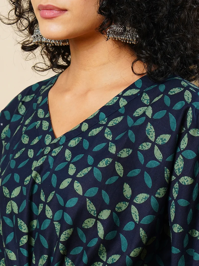 globus Women Blue Floral Printed V-Neck Pure Cotton Kaftan Tunic With Trousers
