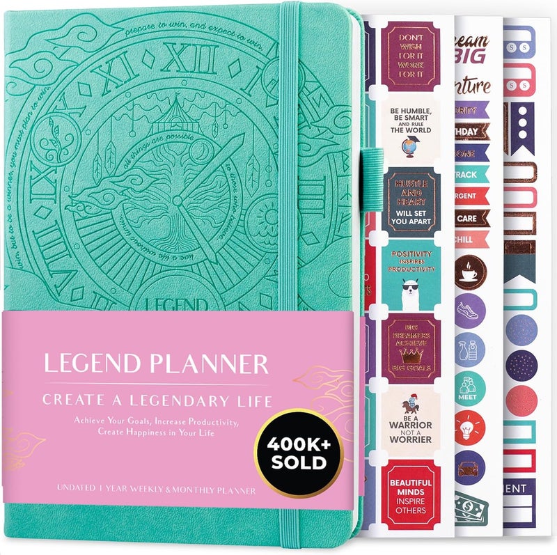 Legend Planner مخطط الأسطورة – مخطط الحياة الفاخر الأسبوعي والشهري لتحقيق أهدافك والعيش بسعادة. دفتر منظم ومجلة إنتاجية. غلاف صلب بحجم A5، غير مؤرخ – ابدأ في أي وقت + ملصقات – أزرق مائي - Image 1