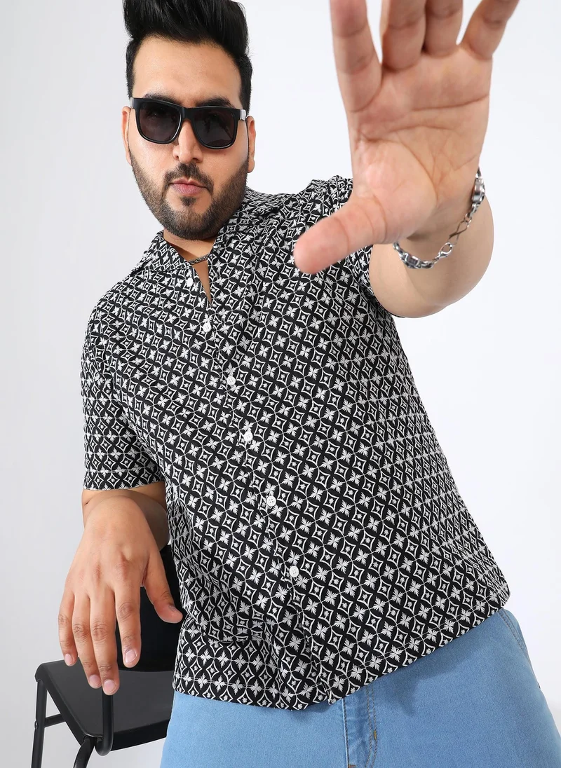 انستافاب بلس قميص رجالي أسود منتصف الليل مطرز بلون مغاير