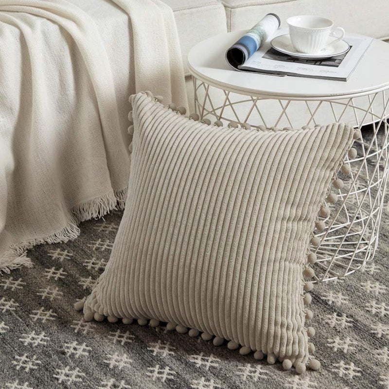 Fancy Homi عبوة من 2 من أغطية الوسائد الزخرفية البيضاء البوهيمية مع شرابات، مقاس 26x26 بوصة، من القطيفة الناعمة، مجموعة أغطية وسائد مربعة صلبة للأريكة والأريكة وغرفة النوم والسيارة وغرفة المعيشة 66x66 سم - Image 2