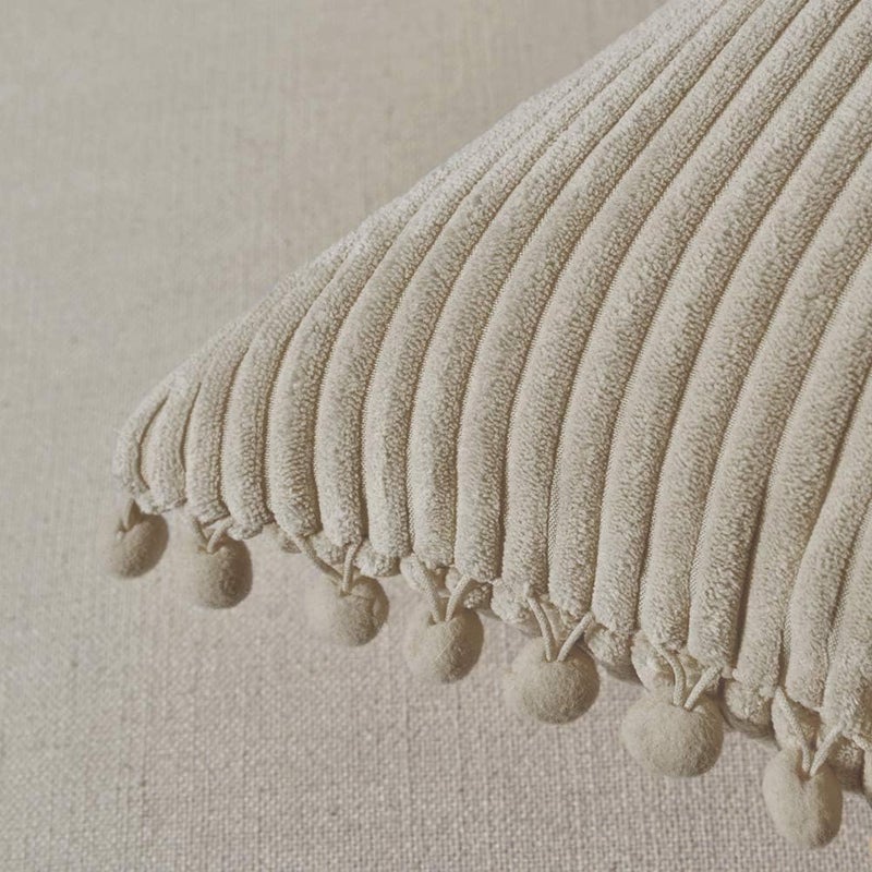 Fancy Homi عبوة من 2 من أغطية الوسائد الزخرفية البيضاء البوهيمية مع شرابات، مقاس 26x26 بوصة، من القطيفة الناعمة، مجموعة أغطية وسائد مربعة صلبة للأريكة والأريكة وغرفة النوم والسيارة وغرفة المعيشة 66x66 سم - Image 4