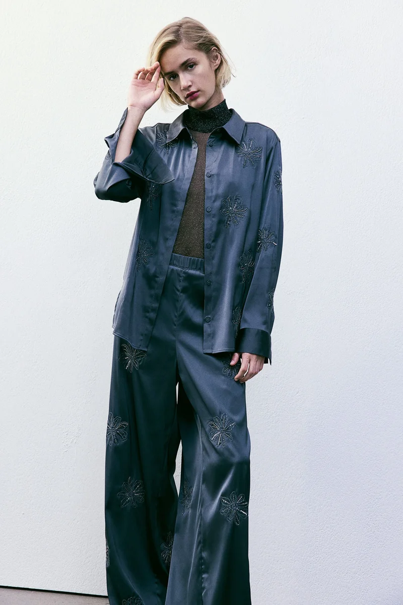 اتش اند ام بنطلون مزين بتطريزات