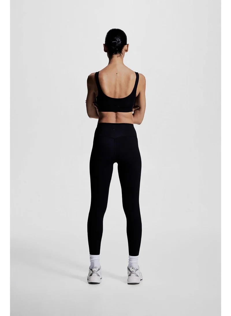 اتش اند ام Medium Support Sports bra in DryMove