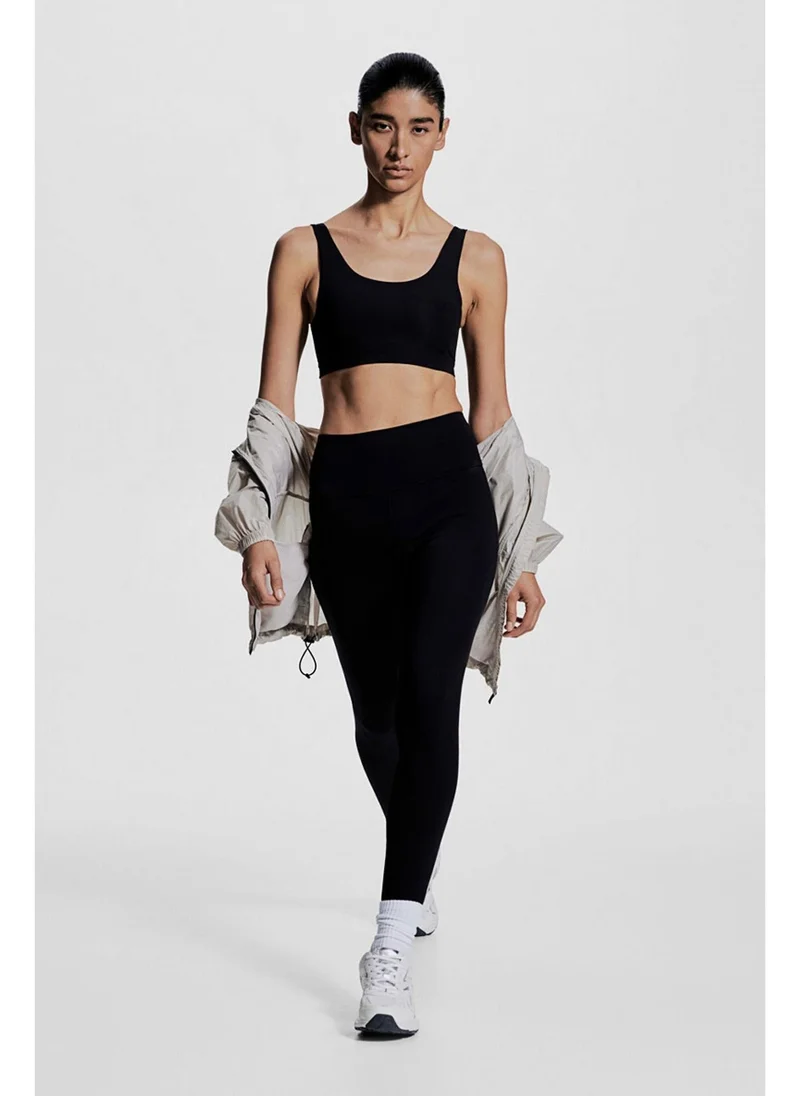 اتش اند ام Medium Support Sports bra in DryMove