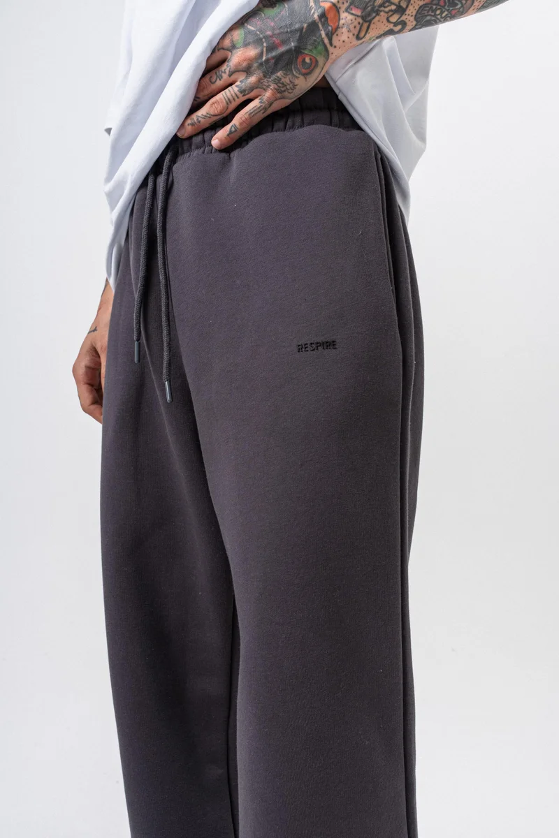 RESPIRE Men’s Respire Lettering Detail Basic Baggy Sweatpants Anthracite