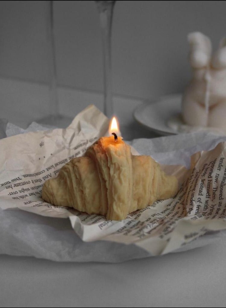 Croissant candle - Image 2