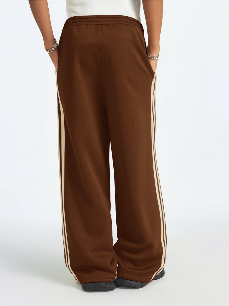 مانياك بنطلون رياضي رجالي واسع من القطن بلون بني وبسكويت مع خطوط جانبية - Image 3