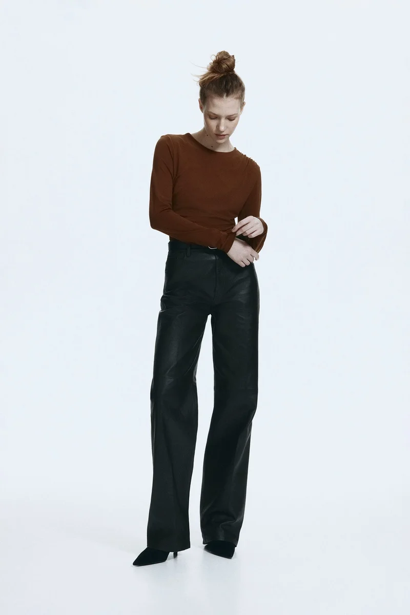 اتش اند ام بلوزة منسدلة من الجيرسيه