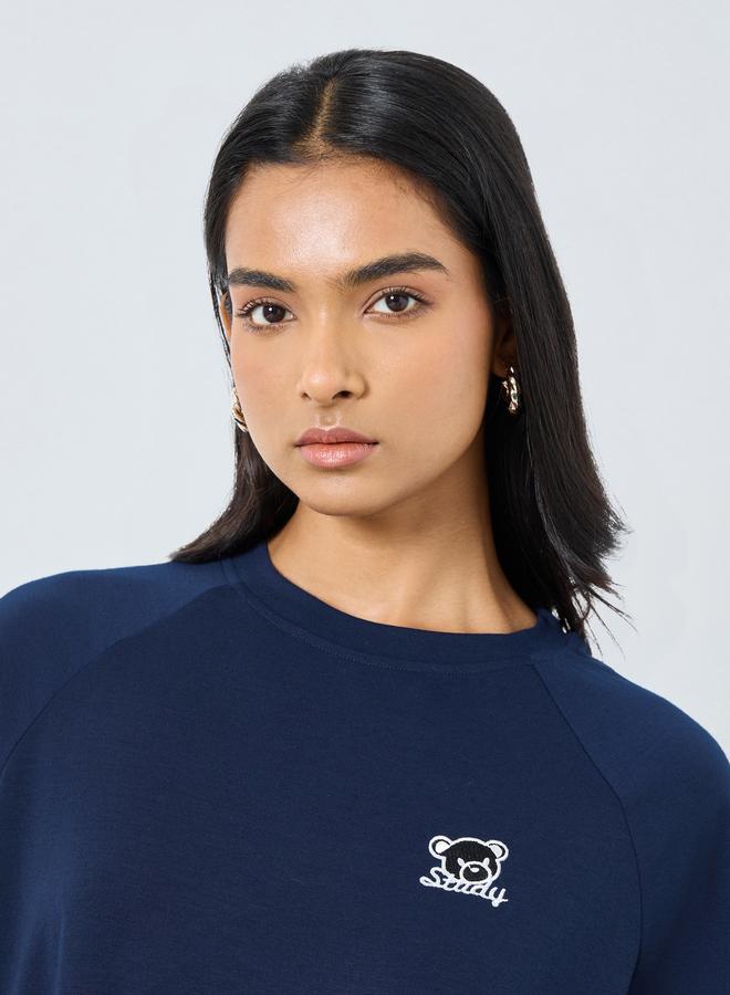 تايك تو تيشيرت بتفاصيل مُطرزة - Image 3