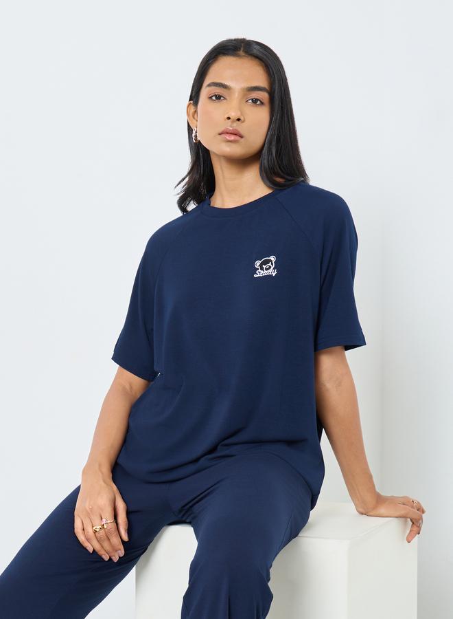 تايك تو تيشيرت بتفاصيل مُطرزة - Image 1