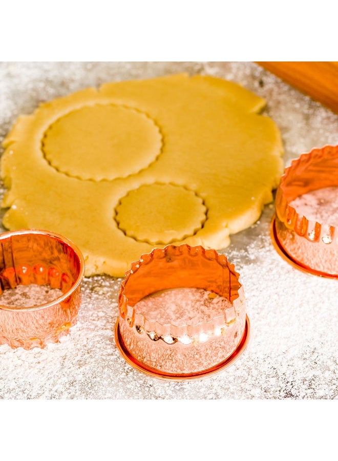 Restaurantware Pastry Tek Double-Sided Cookie Cutter, 3-Piece Round Cookie Cutter Set - Fluted and Plain Edges, Heavy-Duty, Copper-Plated Metal Biscuit Cutter, For Creating Different Sized Cookies, - Image 3