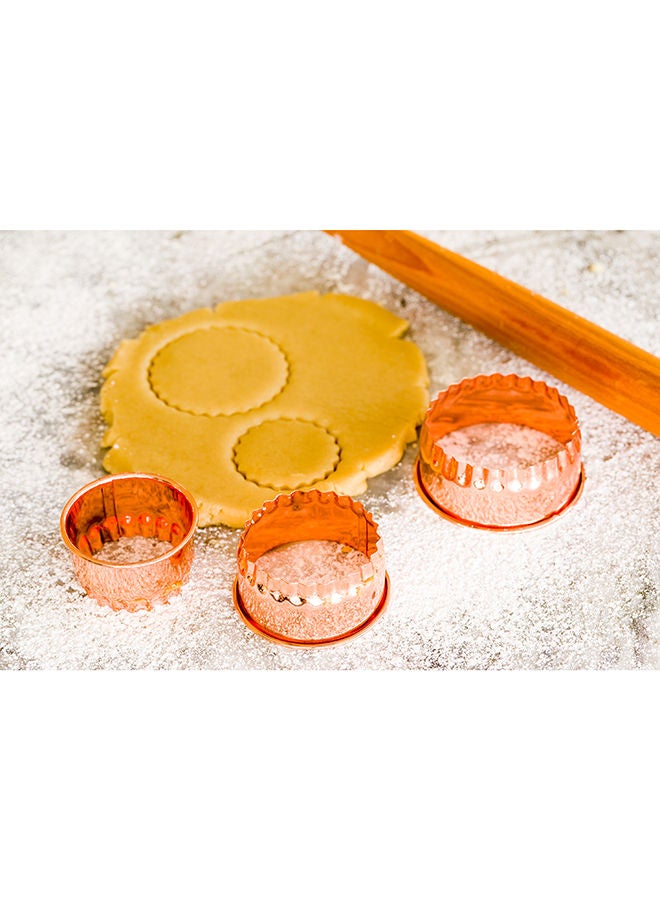 Restaurantware Pastry Tek Double-Sided Cookie Cutter, 3-Piece Round Cookie Cutter Set - Fluted and Plain Edges, Heavy-Duty, Copper-Plated Metal Biscuit Cutter, For Creating Different Sized Cookies, - Image 5