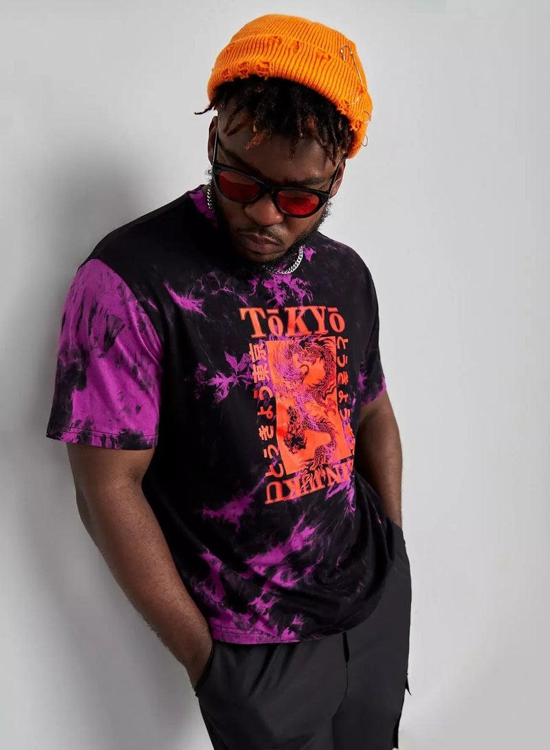 Men Tie Dye Japanese Letter & Chinese Dragon Graphic Tee - Image 1