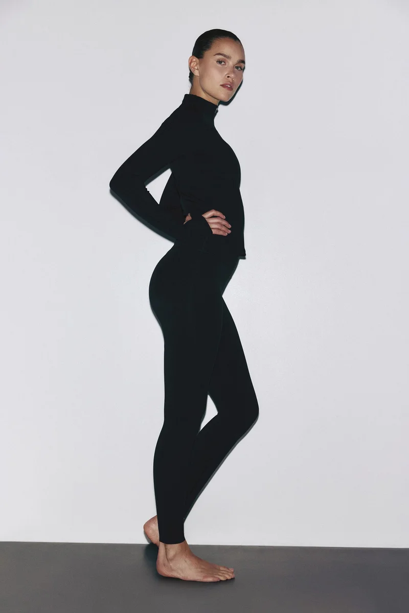 H&M Sports jacket with ScuptMove™