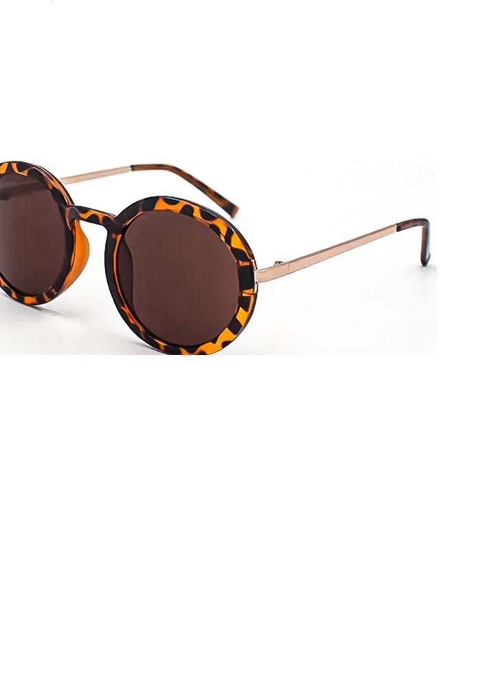 نظارات شمسية نسائية  عدسات متدرجة باللون بني - Image 4