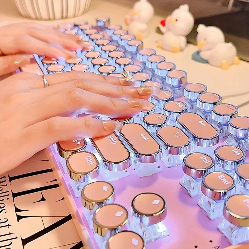 Eweadn لوحة مفاتيح Eweadn Punk Typewriter Mechanical Gaming Keyboard, Pink, 104 Keys Full Size with Numeric Keypad, White Backlit, for Windows PC - Image 2