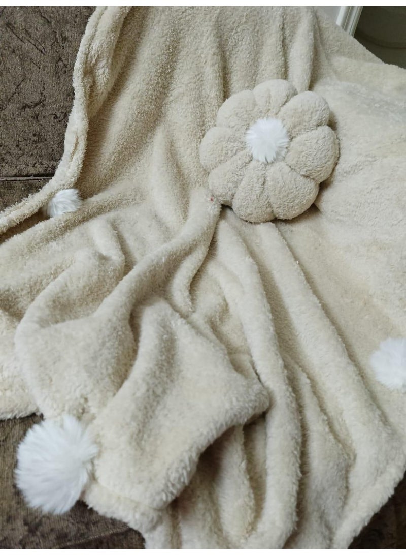 Exclusive and available now! Faux fur blanket adorned with plush pom-poms. Autumn and winter colors. We've also designed a matching rose-shaped cushion to add a touch of cheer to your home. Blanket size: 1 meter x 1.5 meters. Multiple colors available. - Image 5