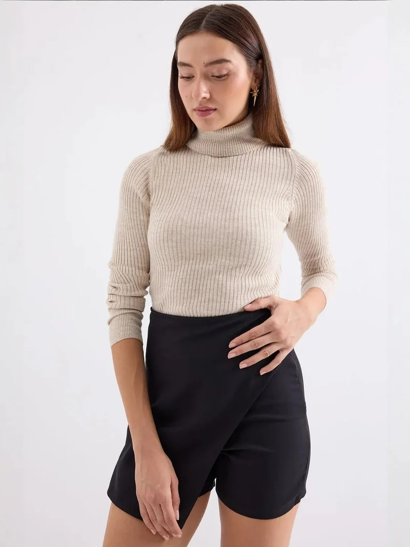 بيغ دارت كنزة بياقة مدورة محكمة بنقش بارز