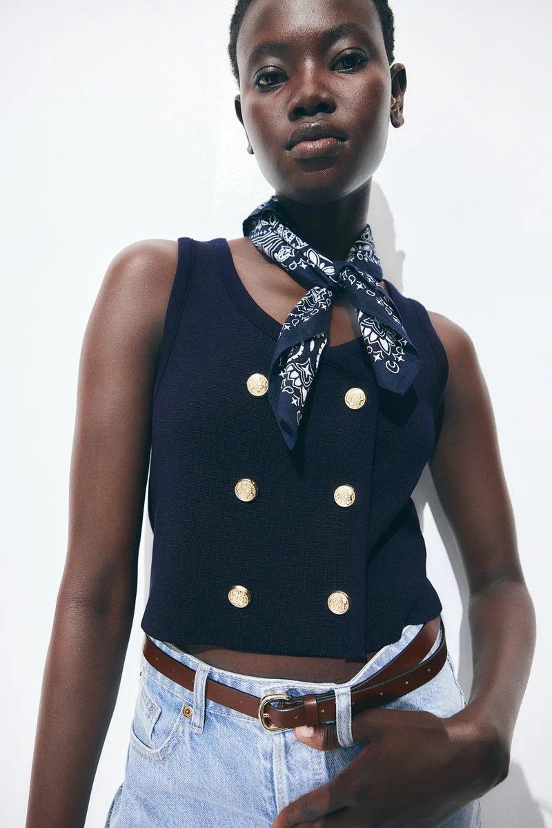 اتش اند ام كنزة فيست بصفين من الأزرار على الصدر