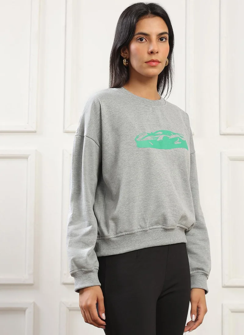جلو باص Globus Women Grey Graphic Print Drop Shoulder Sleeves Round Neck Ribbed Hem Pullover Sweatshirt (Fleece 260-280 GSM)