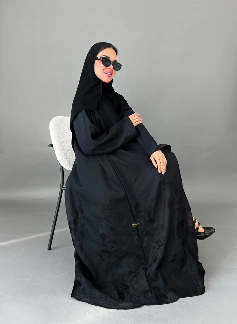 عبايات لوسين عباية سوداء بتطريز اسود أنيق من الأسفل