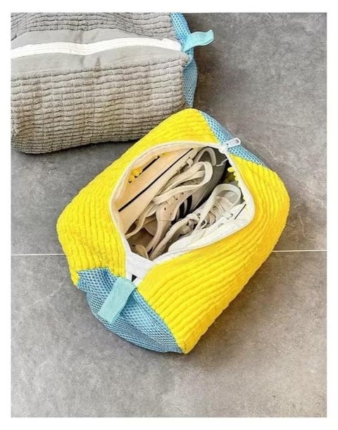 Shoe, boot, and sneaker washing bag - Washing machine shoe bag - Reusable and hanging shoe washing bag for washer and dryer, multi-colored shoe bag for all types and sizes of shoes