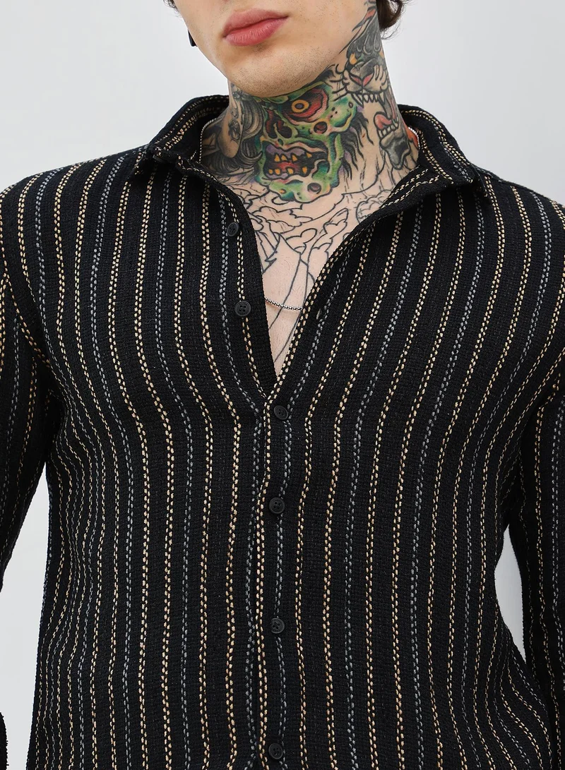 Campus Sutra Campus Sutra Men's Onyx Black Duo-Jacquard Striped Shirt | Spread Collar , Long Cuffed Sleeves , Button Closure , Curved Hem | Stripes Jacquard | Cotton Shirt For Casual Wear
