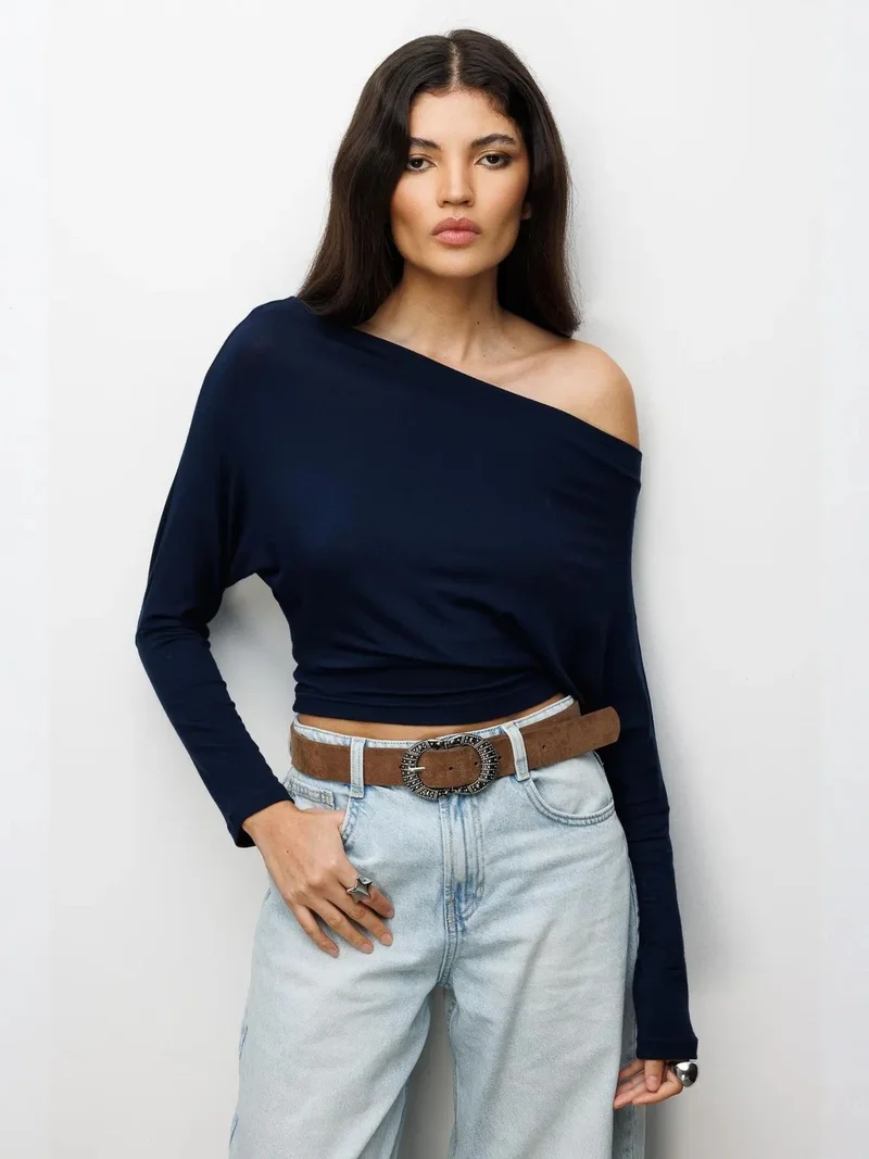 ميكسراي MIXRAY Asymmetrical Collar Slim Fit Crop Blouse with Cut Out