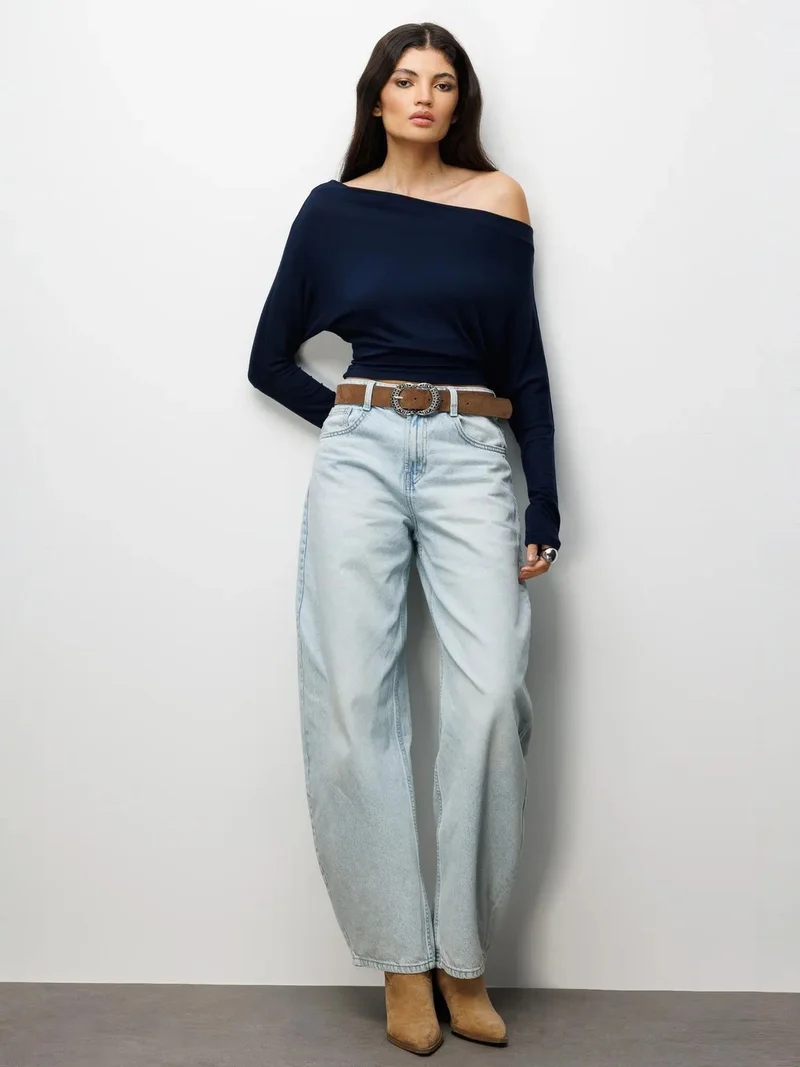 ميكسراي MIXRAY Asymmetrical Collar Slim Fit Crop Blouse with Cut Out