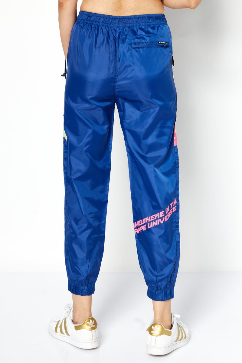 Aape By A Bathing Ape سروال جوجر للنساء بقصة عادية مع حبل سحب، مجموعة زرقاء - Image 3