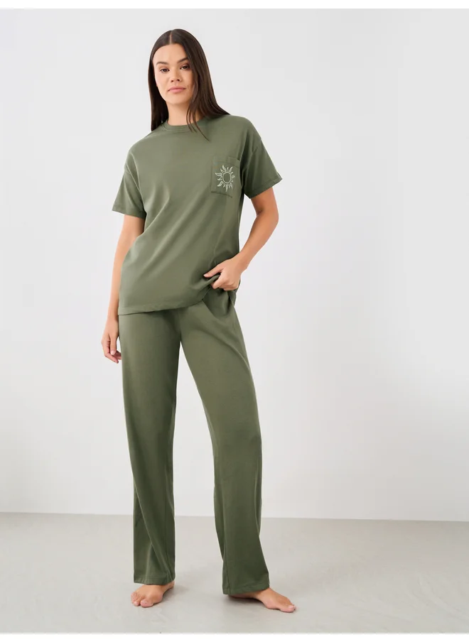 ستايلي Styli Unwind Beach Graphic Pocket Dropped Shoulder T-Shirt and Straight Pyjama Set