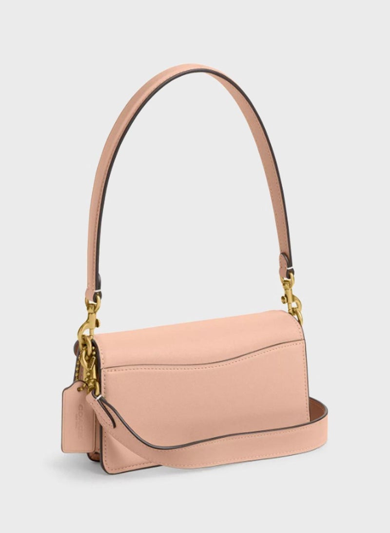 كوتش حقيبة كتف بنقشة التابيز من جلد الحصى المصقول مقاس - Image 2