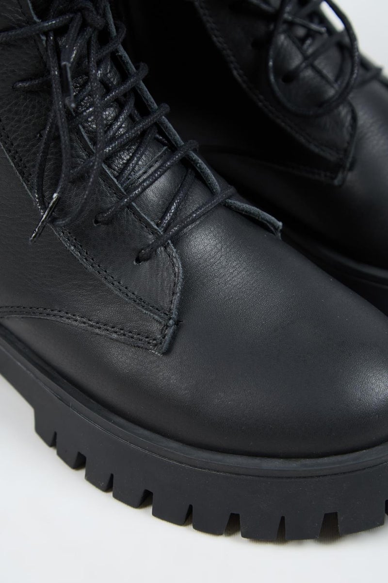 Manijero (Vienna) Women's Leather Lace-Up Inside Zipper Black Boots  - Image 4