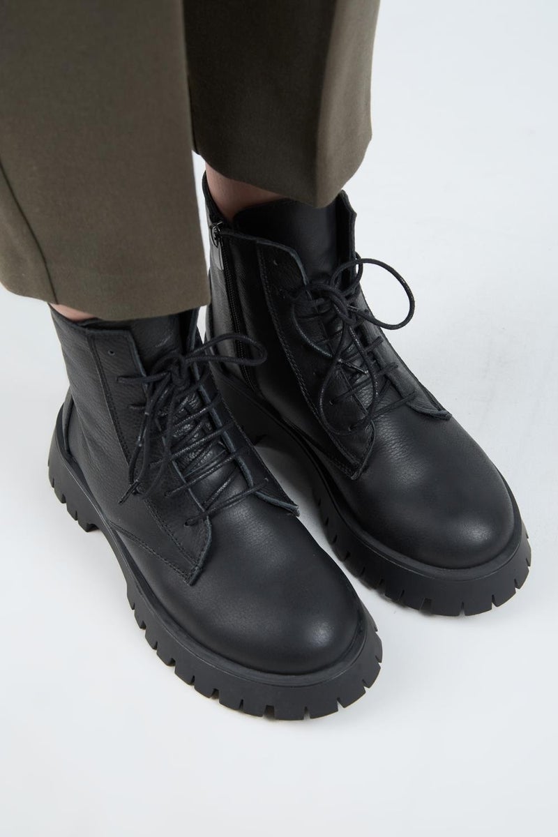 Manijero (Vienna) Women's Leather Lace-Up Inside Zipper Black Boots  - Image 3