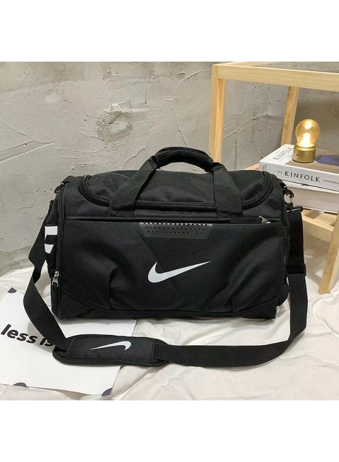 Nike outdoor sports large-capacity training bag, with separate dry and wet compartments and independent shoe compartments.