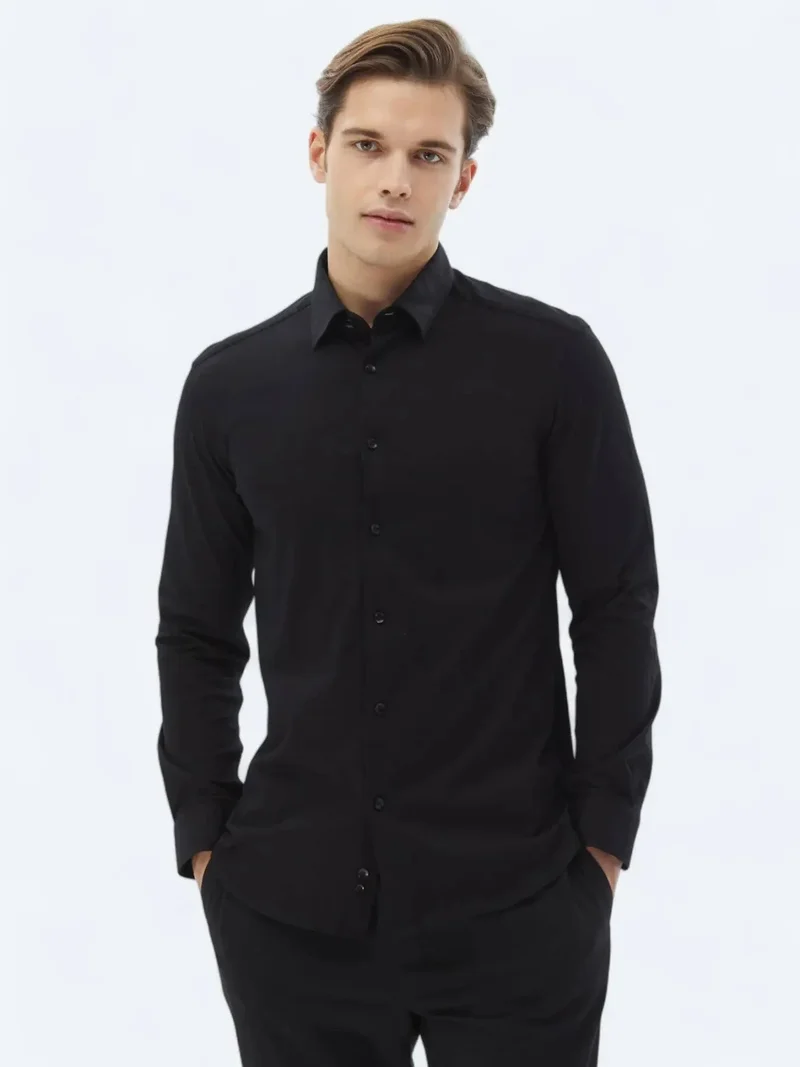 كيب قميص أسود سادة بقصة عادية، مصنوع من القطن الخالص 100%