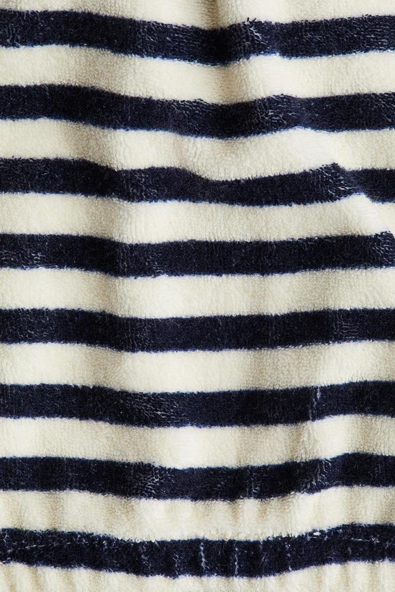 اتش اند ام جمبسوت من التيري مزين بنقشة