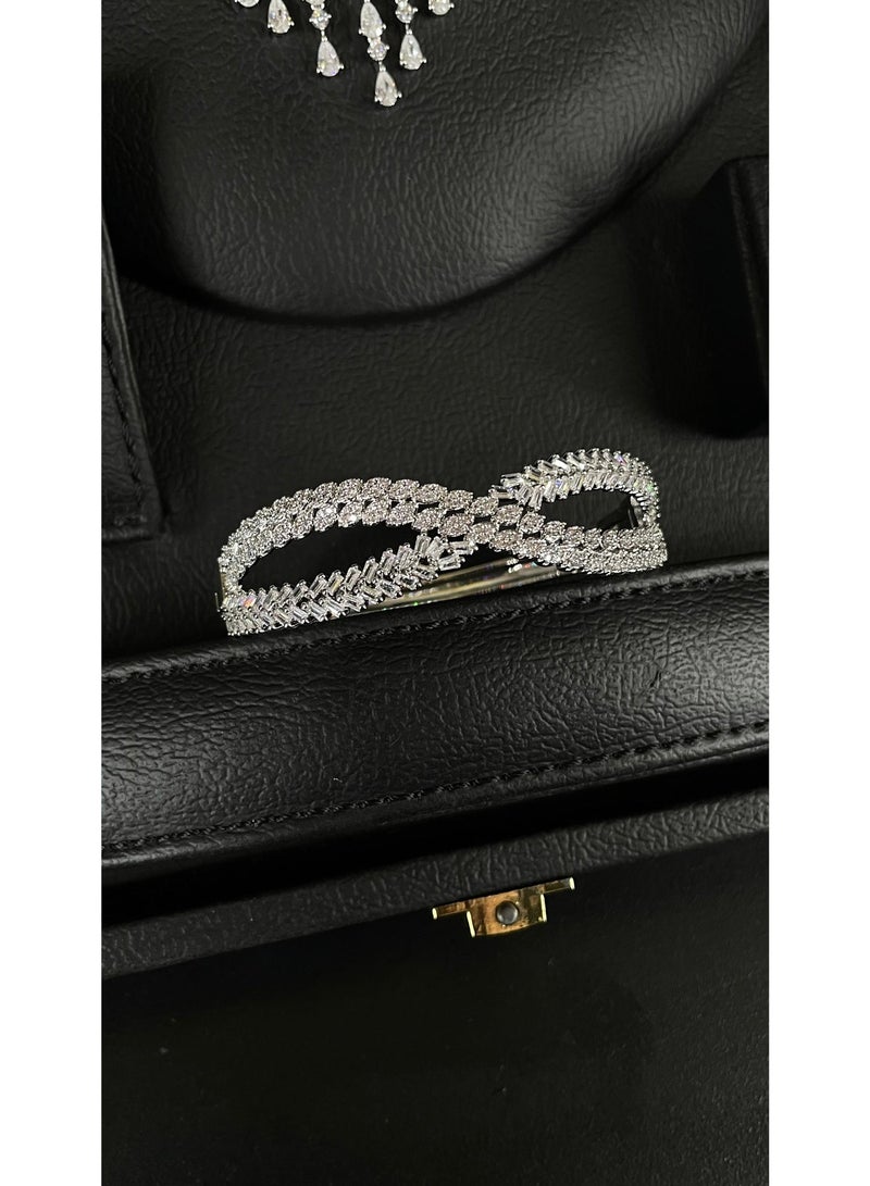 إليسيان طقم مجوهرات كامل فاخر مطلي بالذهب مرصّع بأحجار الزركون – عقد، أقراط، سوار وخاتمv - Image 4