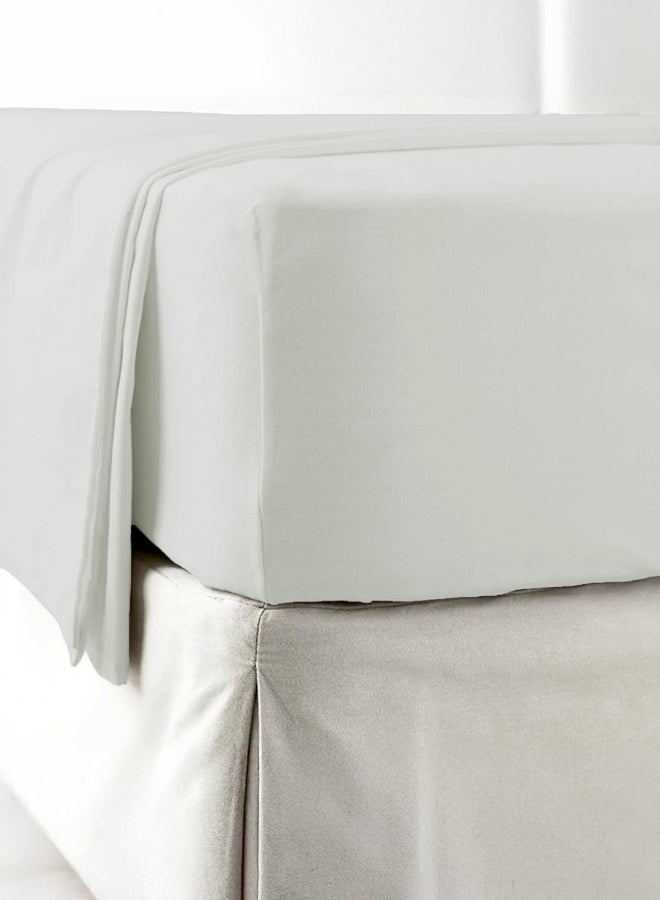 ايست من نون شيت مفروش بحجم فردي | مادة قطن ساتين ناعمة 400TC | لون رمادي فاتح | شيت مفروش 1 بحجم 90 × 200 سم مع جيب عميق 40 سم | مناسب لمرتبة بحجم فردي - Image 3