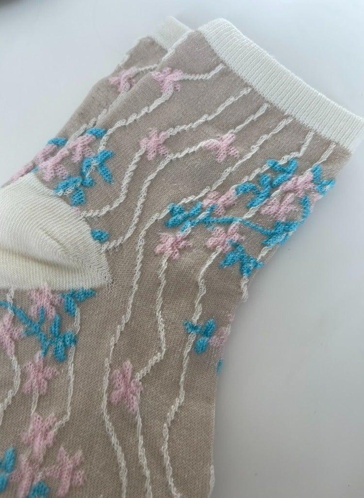 سولوباي جوارب مطرزة بالورود، مقاس واحد، متعددة الألوان، عبوة من 3 قطع - Image 3