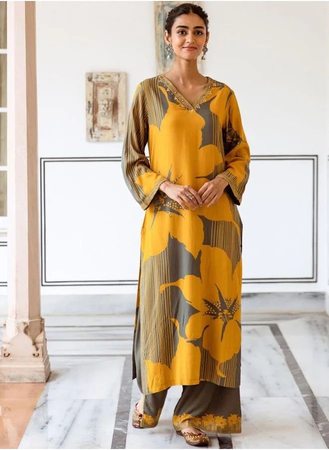 آي شين Mid Rise Women Mustard Rayon Kurta Set with Embroidered pattern Tunic and Palazzo features a Round neckline and Three-Fourth Sleeve secured with Elastic closure and styled in Straight Fit ideal for Festive moments — crafted to elevate your special moments.